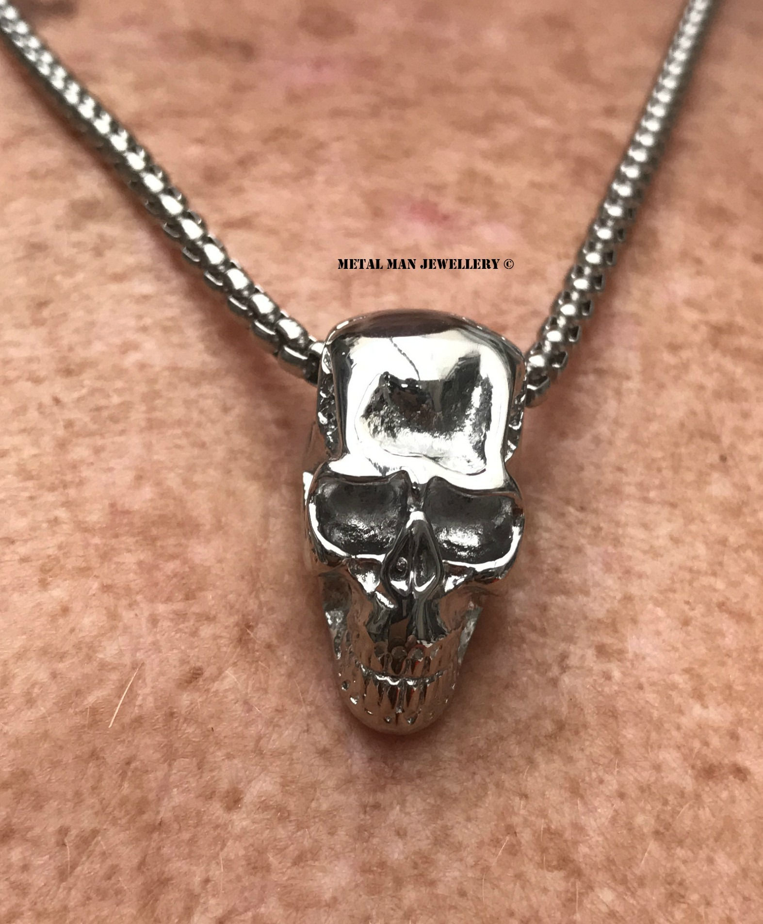 SC - Teschio piccolo su catena a maglie piccole bolo