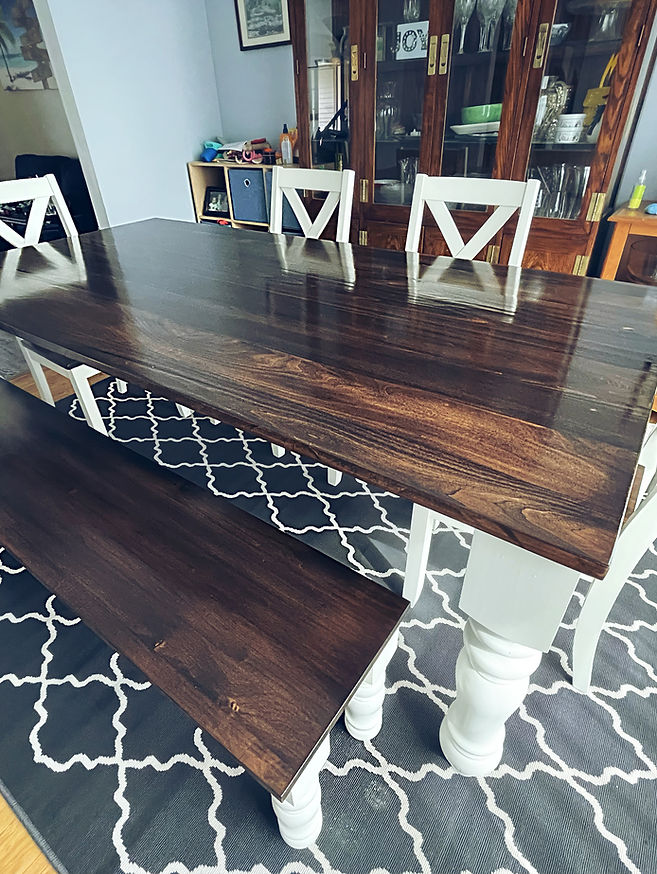 Table bench chairs