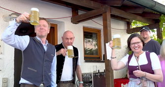 Sie gaben den Startschuss für ein gelungenes Fest: Erster Bürgermeister Stephan Keck, Achim Klein (Vorsitzender des Fundraisingausschusses) und Pfarrerin Ute Heubeck