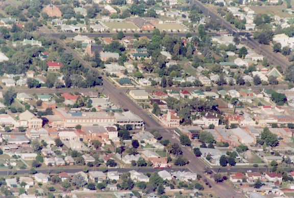 141 Nichol Over Manilla 2003