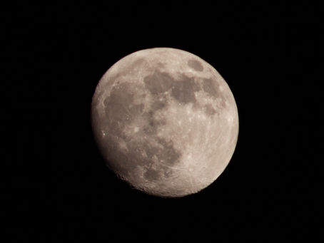 Siellä se möllöttää