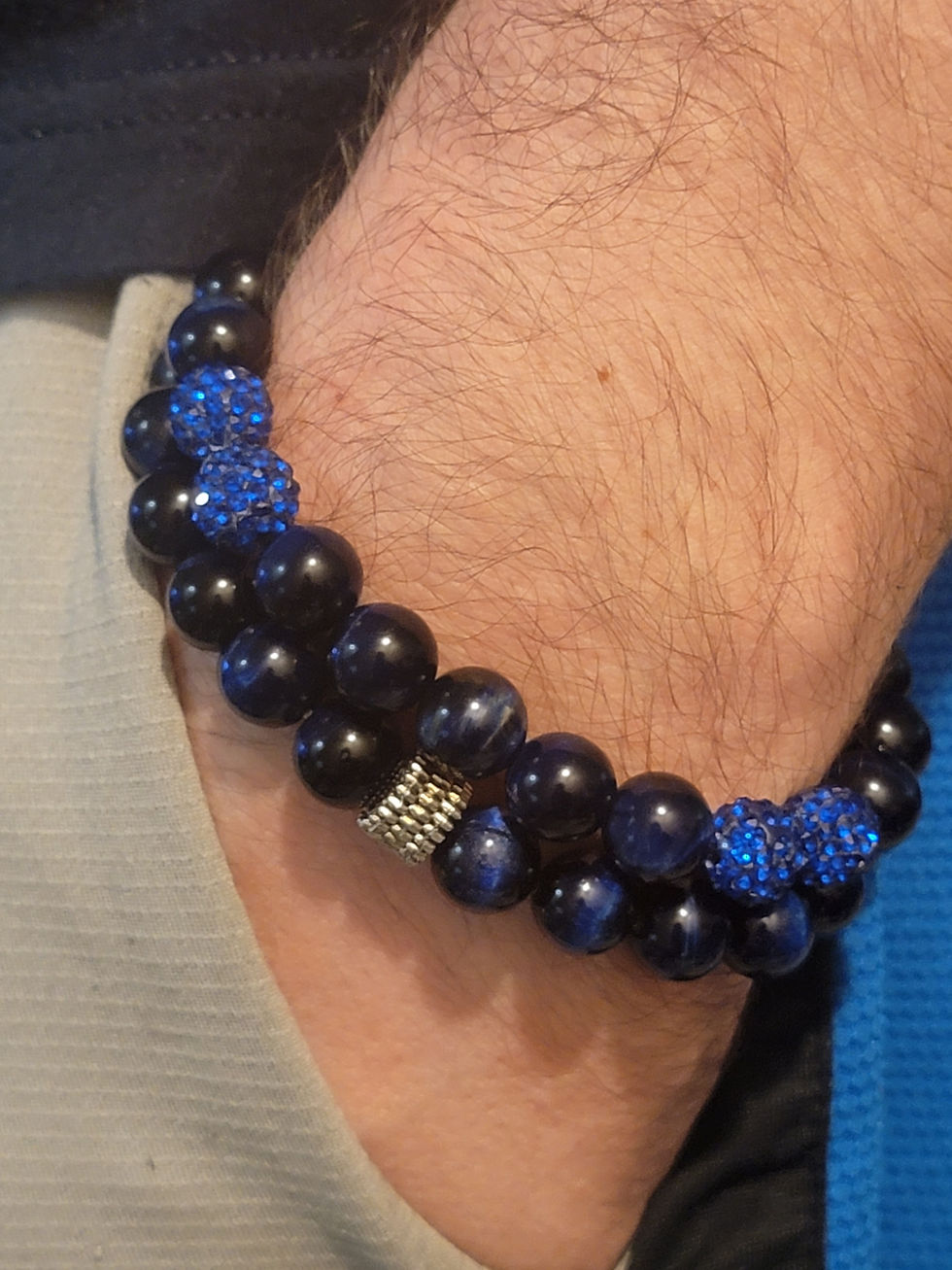 Beaded bracelet with blue and black beads