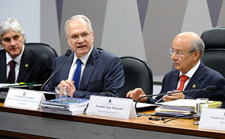 Luiz Fachin nega ligações com o PT e diz que não tem militância polÃtica