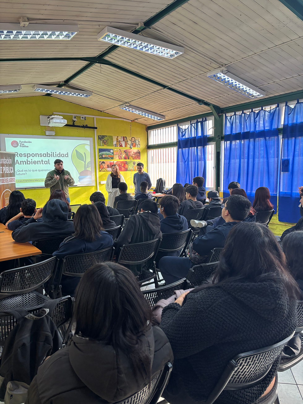 El presidente de la fundación Matías Rivas dando la bienvenida al taller