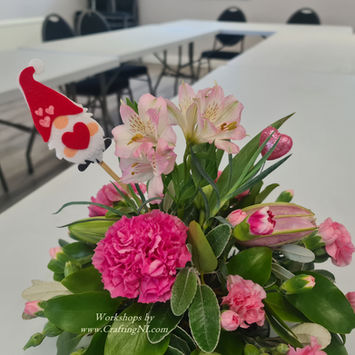 If you are looking for Flower Arranging Classes & Workshops in Northern Ireland then look no further than Crafting NI as we deliver workshops across Belfast, Newtownabbey, Dungannon, Magherafelt, Cookstown, Ballyclare & across NI.
