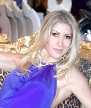 LIKE A QUEEN | Patricia Nahmad | Designer