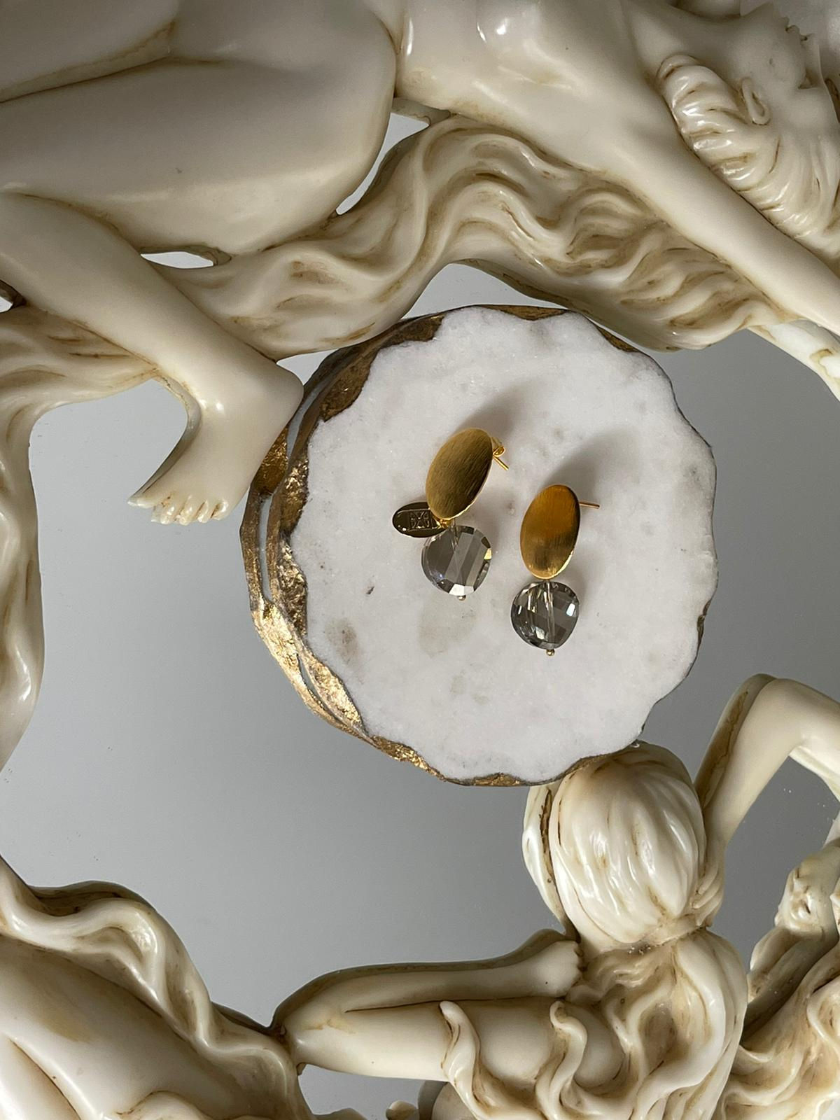 Aretes Luxury Queen Musa Elizabeth’s Mon