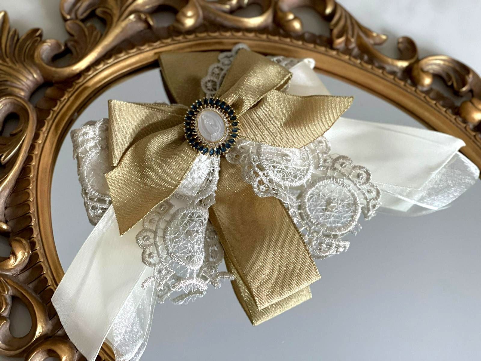 King and Queen  Dorado y Beige