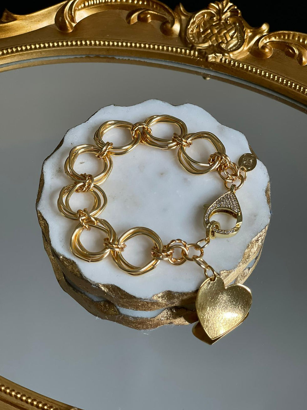 Miniatura: Bracelet Carré Avec Une Breloque Élégante Cœur La Victoire D’or