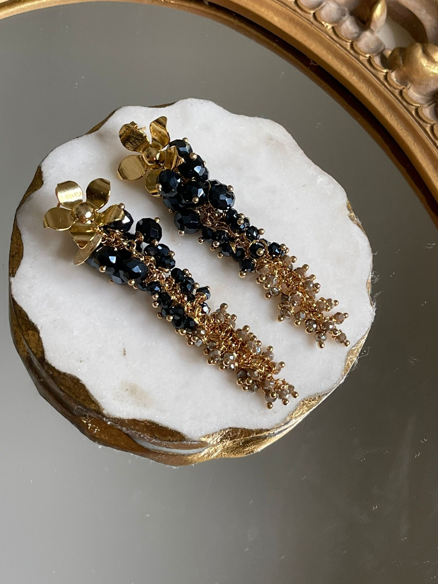 Pendientes Merveilleux Fairy Brianna Queen Negro Brillante y Dark Beige