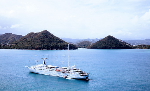 Cruise Boat på vandet