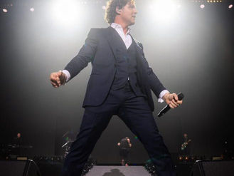 DAVID BISBAL SORPRENDE CANTANDO 'VIVIR ASÍ ES MORIR DE AMOR'
