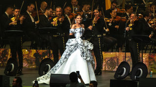Natalia Jiménez conquista Guadalajara junto al Mariachi CHG y la Orquesta Sinfónica de Jalisco