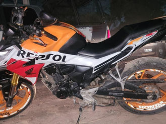 Policías de Tlaquepaque detienen a dos mujeres con motocicleta robada