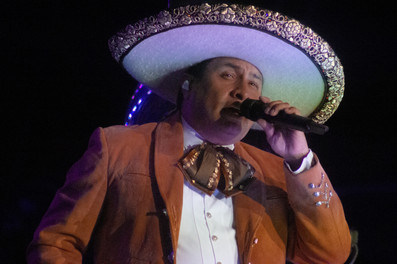Alejandro Fernández reúne a 270 mil personas en Guadalajara con “La Serenata Más Grande del Mundo” en La Minerva