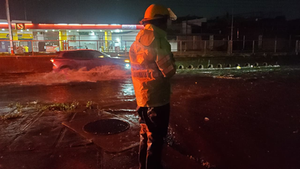 Reporte árboles caídos e inundación lluvia 27 julio por la noche