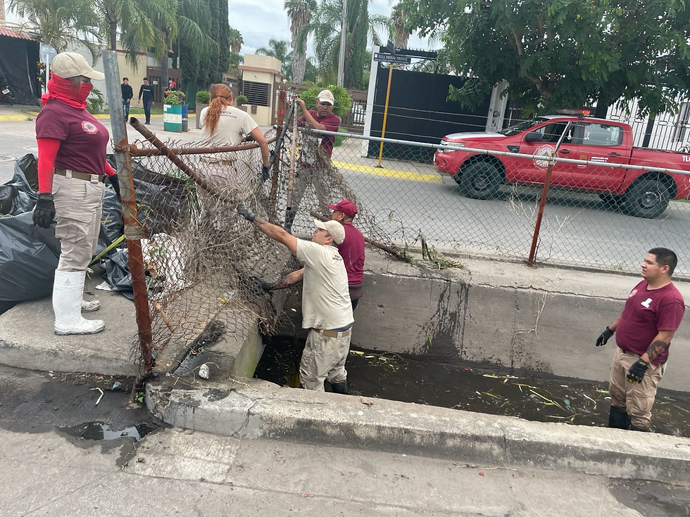 Protección Civil de Tlaquepaque realiza desazolve preventivo en Villa Fontana para reducir riesgos de inundación