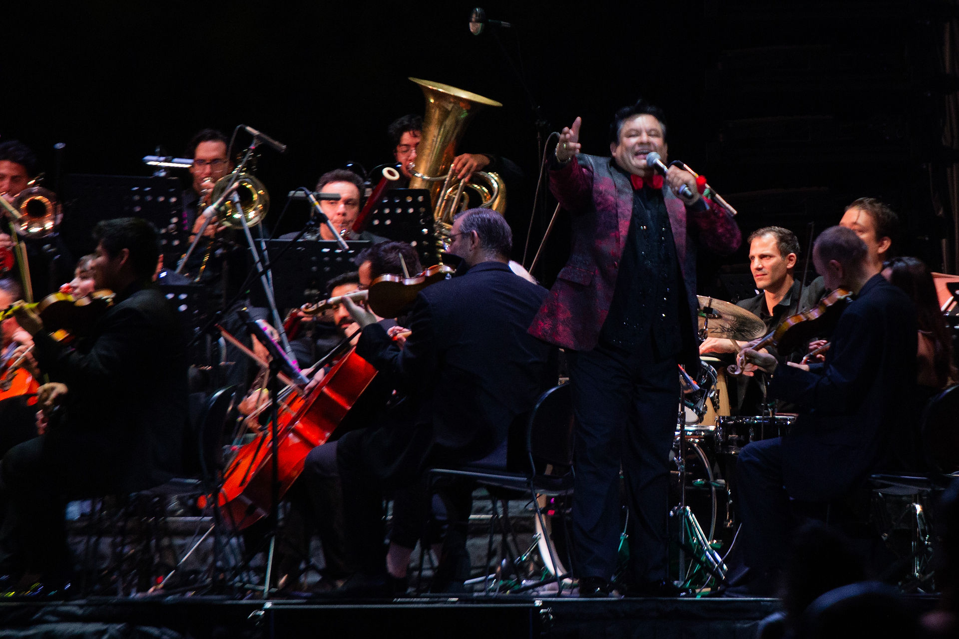 Homenaje a Juan Gabriel emociona a Guadalajara con una noche de música y mariachi