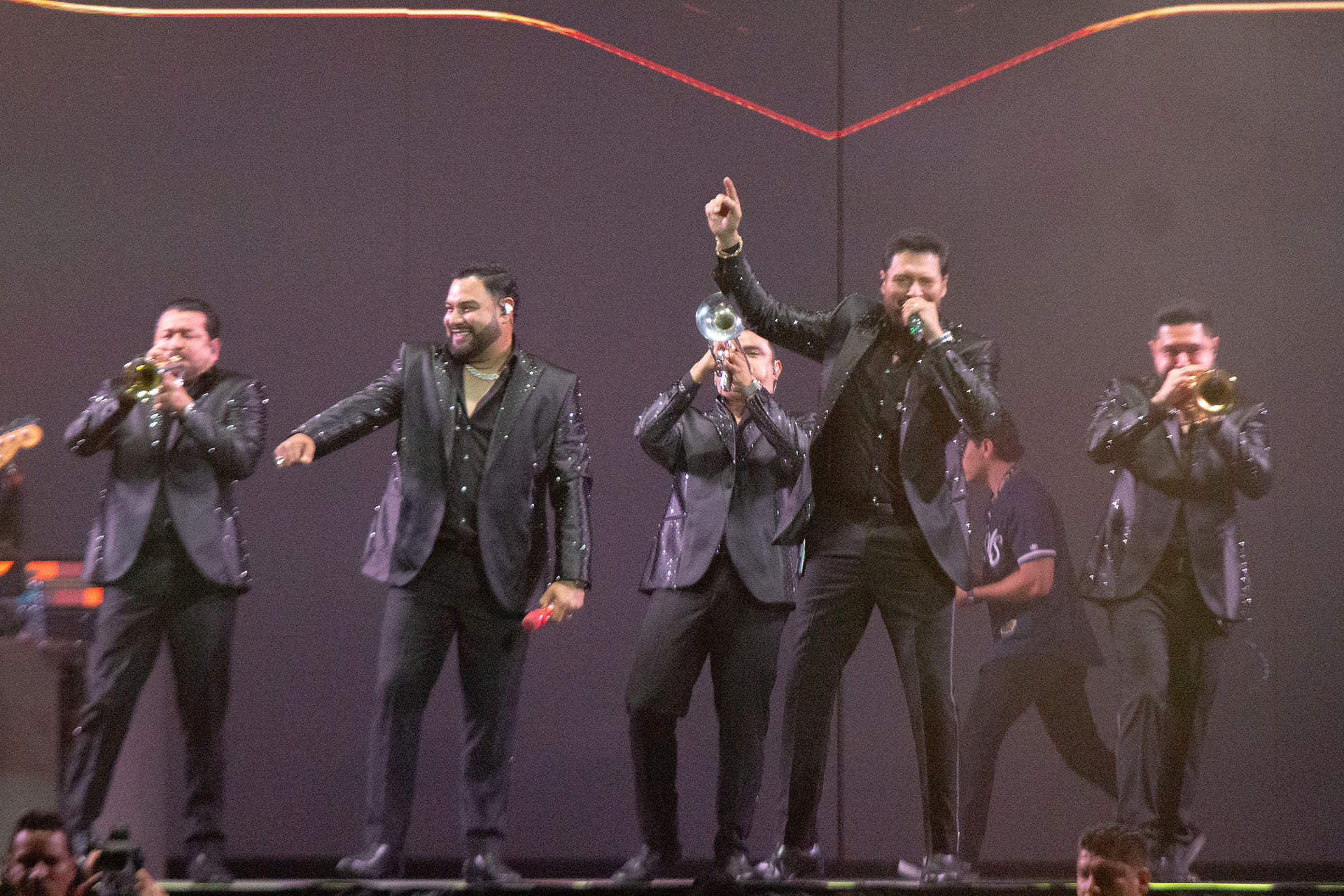 Banda MS conquista la Arena Guadalajara con invitados sorpresa y un recorrido por sus grandes éxitos