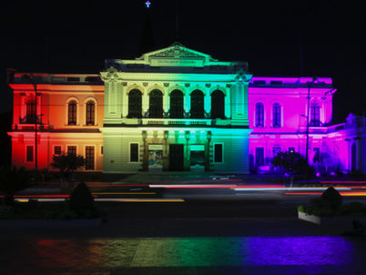 Universidad de Guadalajara ilumina el MUSA en honor al Orgullo LGBTIQ+
