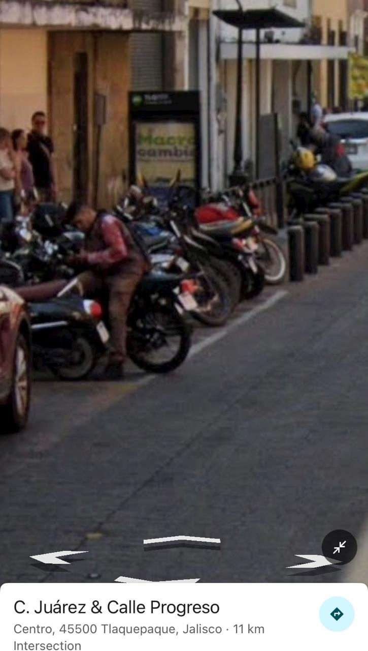 Los trabajos de mejoramiento urbano que se realizan en la calle Hidalgo, en el centro de San Pedro Tlaquepaque