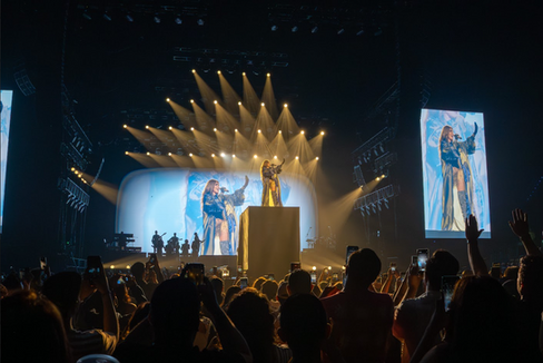 Gloria Trevi deslumbraba a sus fans la noche del viernes 12 de junio con su tour Celebration.