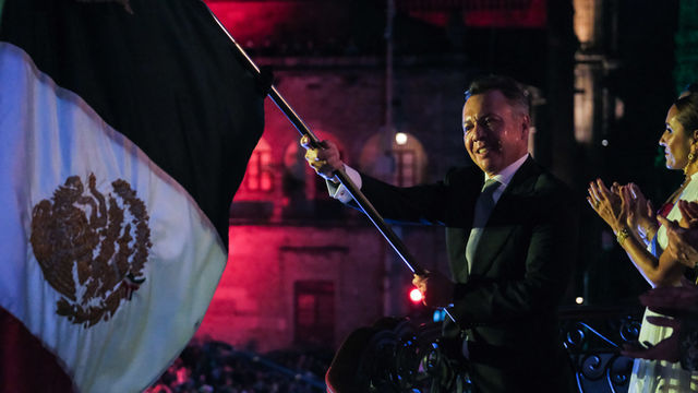 Grito de Independencia en Guadalajara reúne a 60 mil personas, con saldo blanco, fuegos artificiales y concierto de Grupo Frontera.
