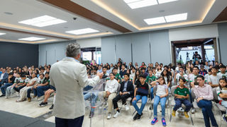 Jalisco abanderó a 122 estudiantes que competirán en la Olimpiada Internacional de Matemáticas en Singapur