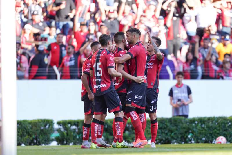 Los Zorros y La Fiel vencen a Necaxa