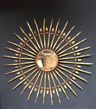 Miroir soleil en fer patine doré 1970