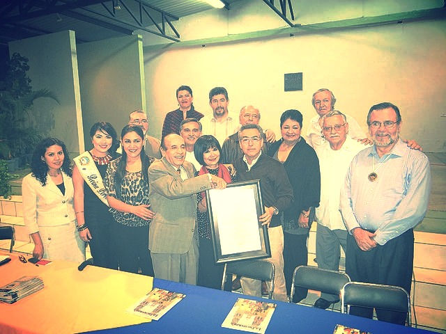 Homenaje Víctor Abel Viveros