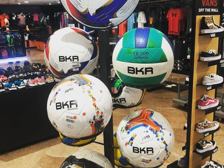 Como escolher a bola de futebol ideal para seu jogo