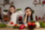 Mamá e hija en la cocina