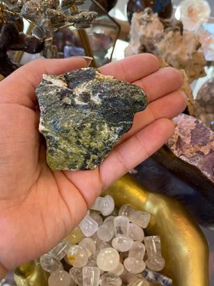 Cristais para Vislumbrar o Futuro: Azurita, Jadeíta e Rubi com Fuchsita