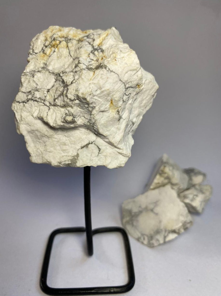 Howlita na Base de Ferro