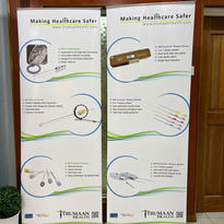 Trumaan Health Booth Setup
8x8ft Tension Fabric Backdrop & 75x200CM Roll-Up Bunting