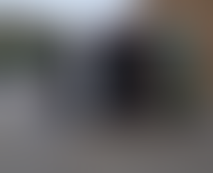 A caminho do Rock in Rio, MC Livinho interrompe reportagem ao vivo sobre tragédia na Dutra, faz dancinha e é criticado na web.