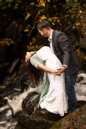 Couple celebrates elopement in ferns by creekside