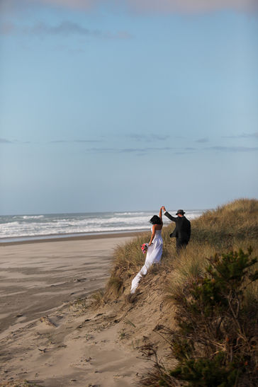 Adventuring Oregon coast elopement