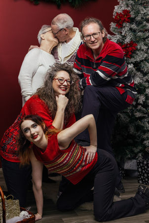 awkward 80s themed portraits in Portland hilarious family Christmas 