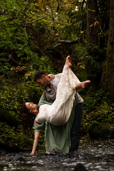 Couple celebrates elopement in ferns by creekside