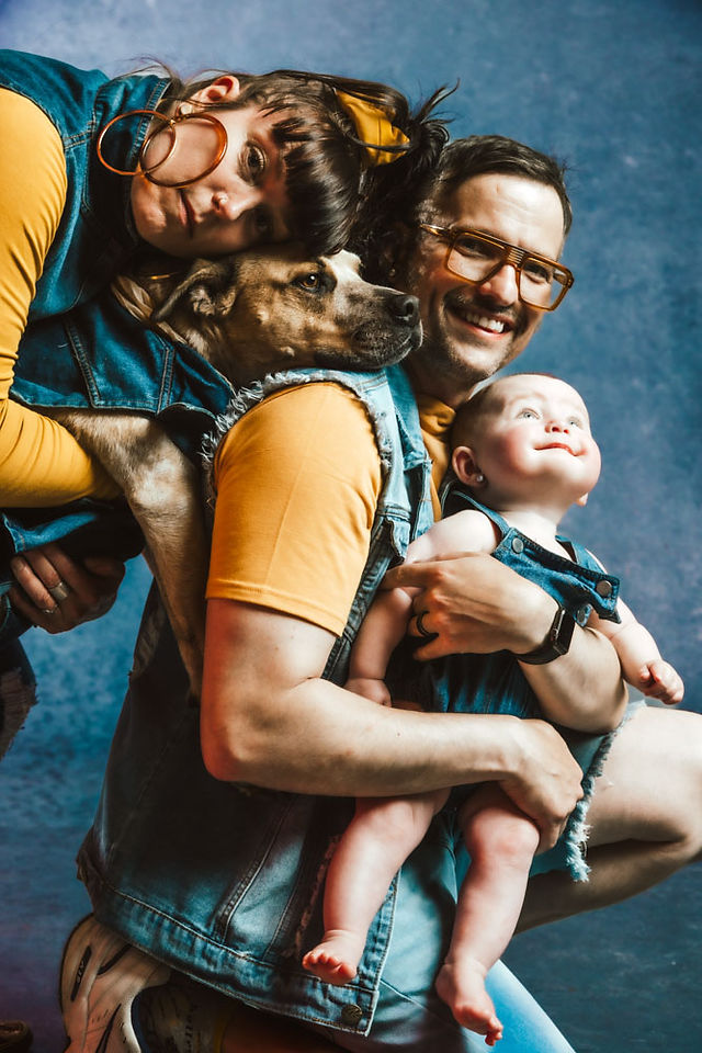 The ultimate Awkward 80's portrait photography session at Portland photo studio, hillarios, quirky, nostalgic holiday and year-round mini-session