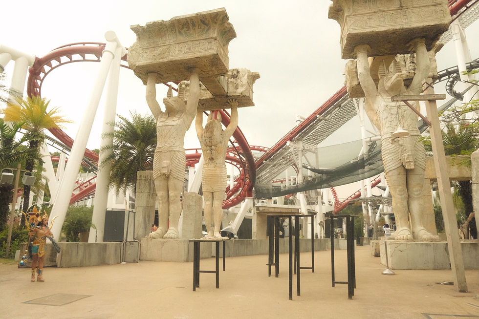 🚀 Asia’s tallest dueling roller coasters offer an adrenaline rush like no other. 🔹 Tip: Ride early in the day to avoid long queues.