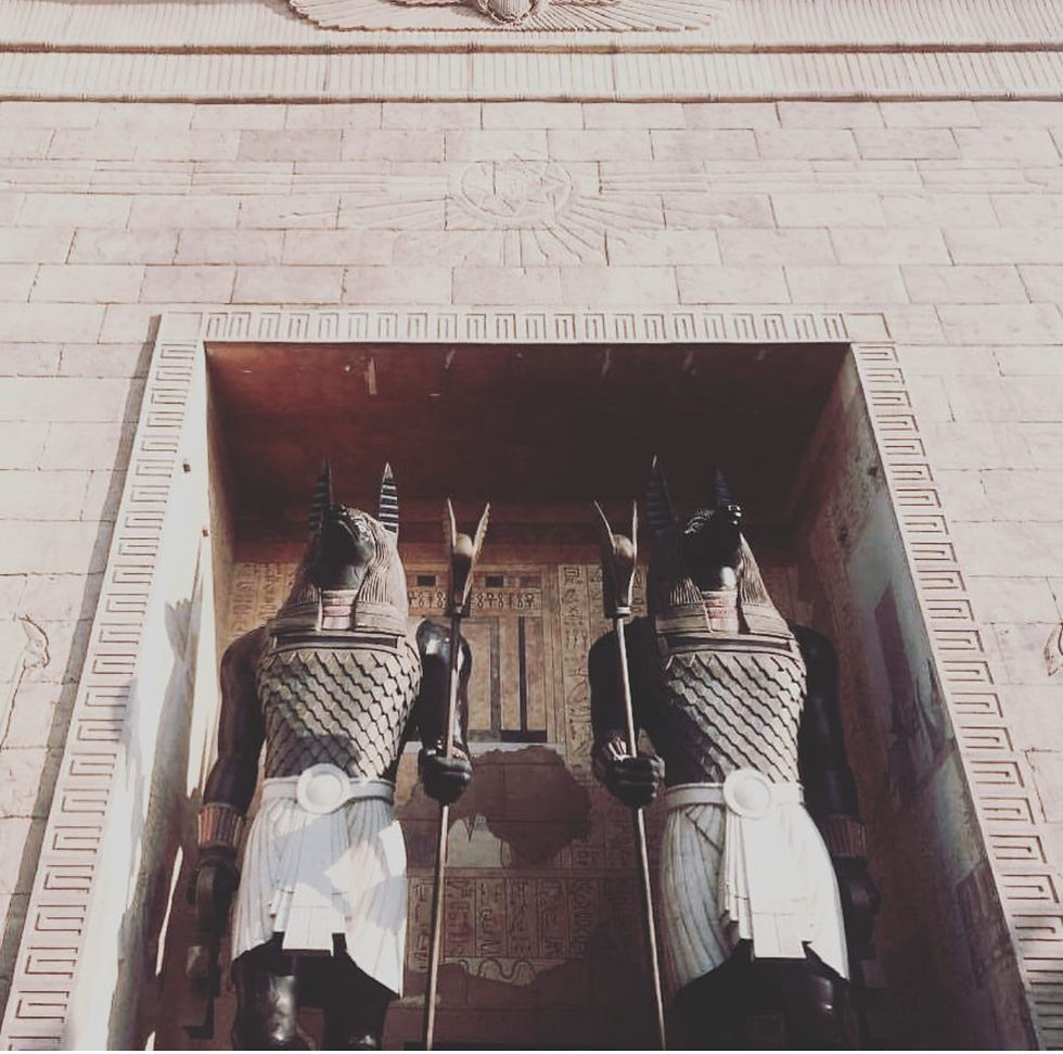 💀 An indoor roller coaster with unexpected twists and surprises. 🔹 Tip: Keep your belongings in the lockers outside the ride.