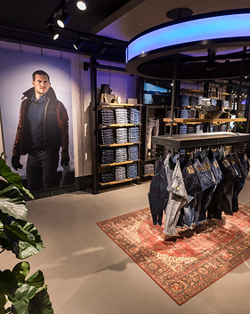 JB Store Dusseldorf-8579.jpg