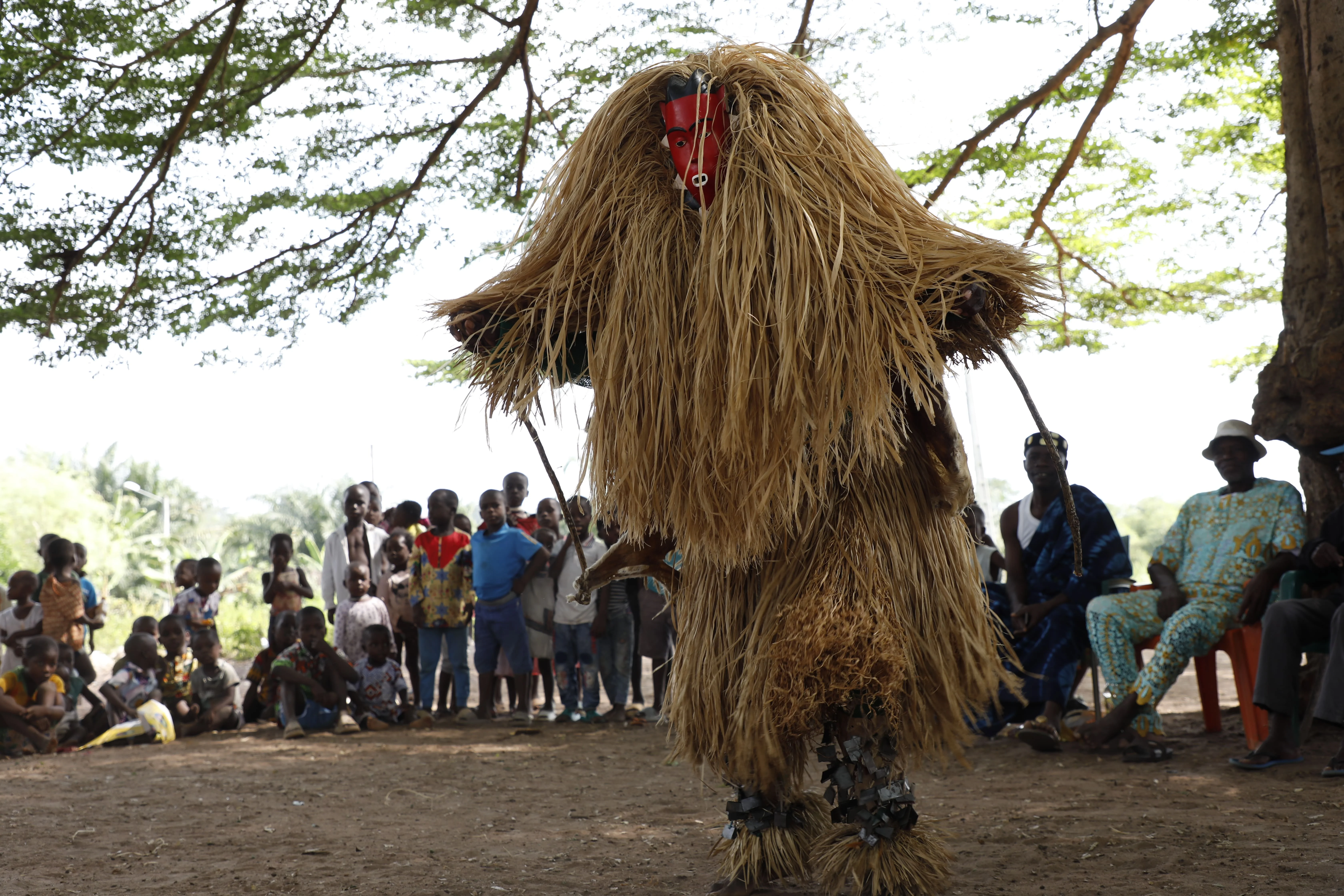 mascara goli, costta de marfil