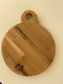 Skjærebrett av tre med håndtak