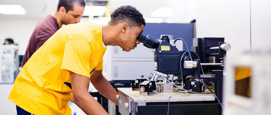 hbcu-students-in-the-lab.jpeg