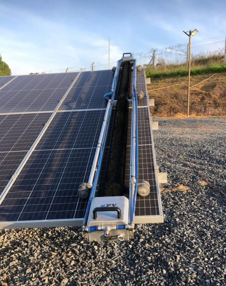 Robô de Limpeza Solar Automática