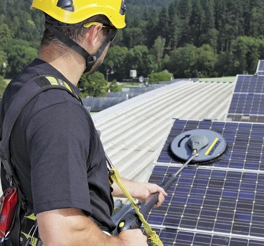Miniatura: escova giratória para limpeza de placas solares